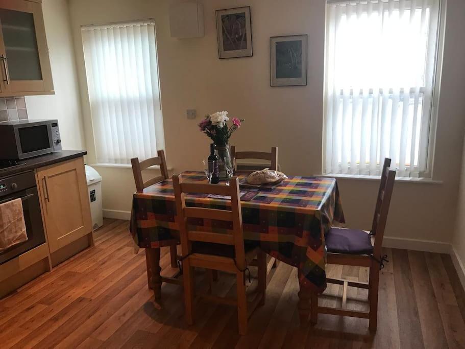 Great Offer 2 Bed Tenby Flat Free Parking 외부 사진