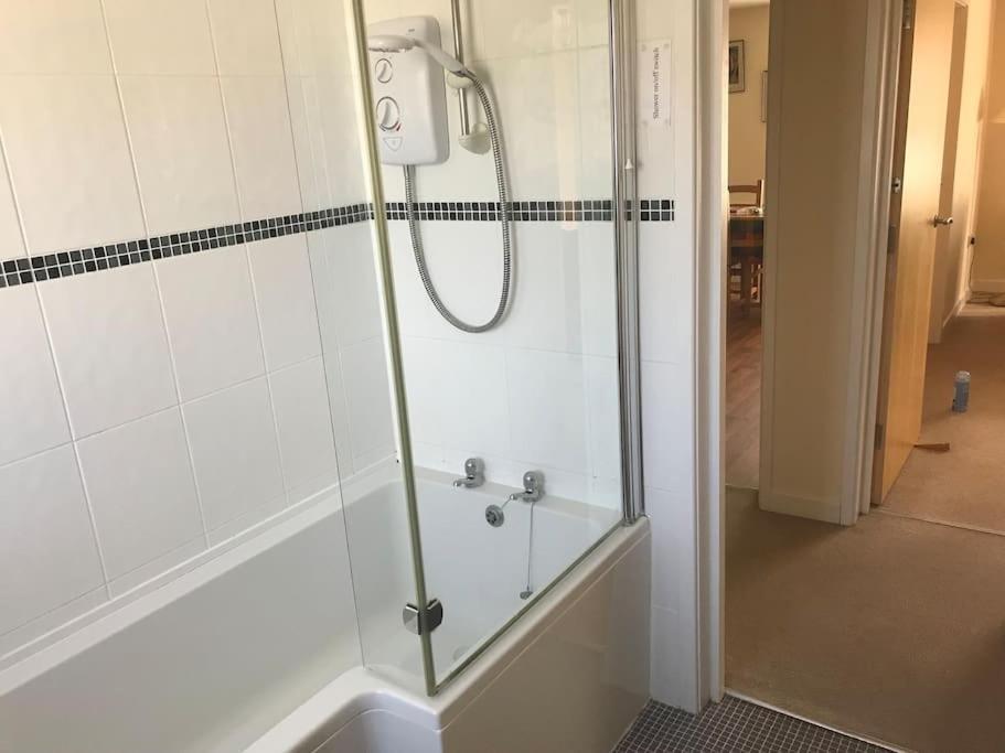 Great Offer 2 Bed Tenby Flat Free Parking 외부 사진