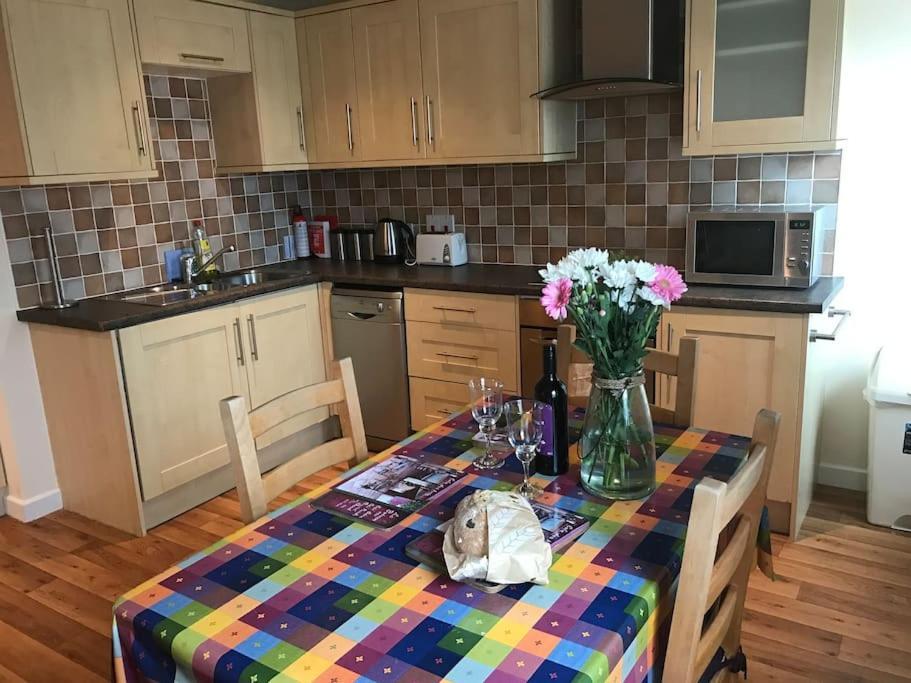 Great Offer 2 Bed Tenby Flat Free Parking 외부 사진